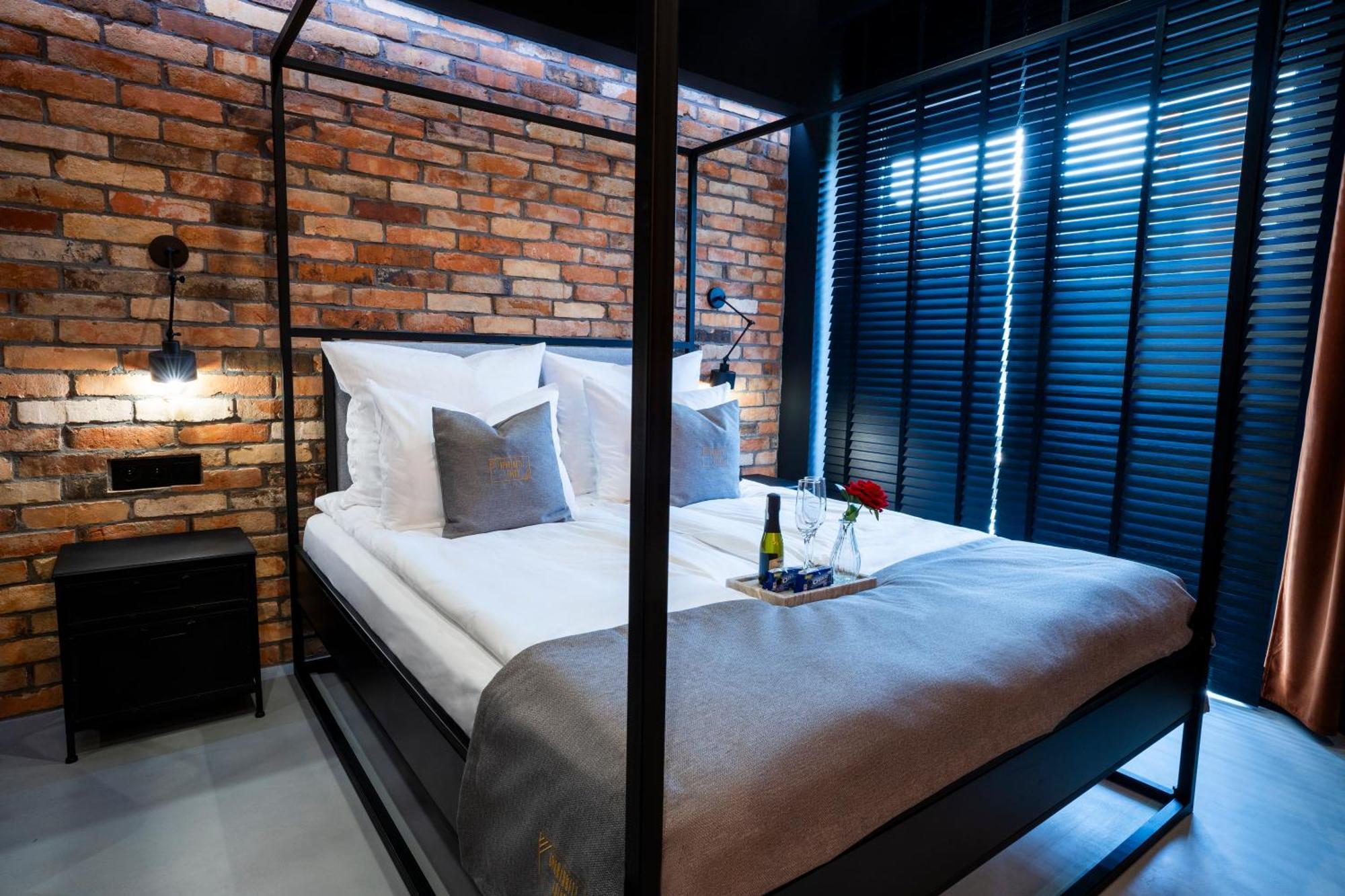 Aparthotel Zator Industrial 58 Jacuzzi Екстериор снимка