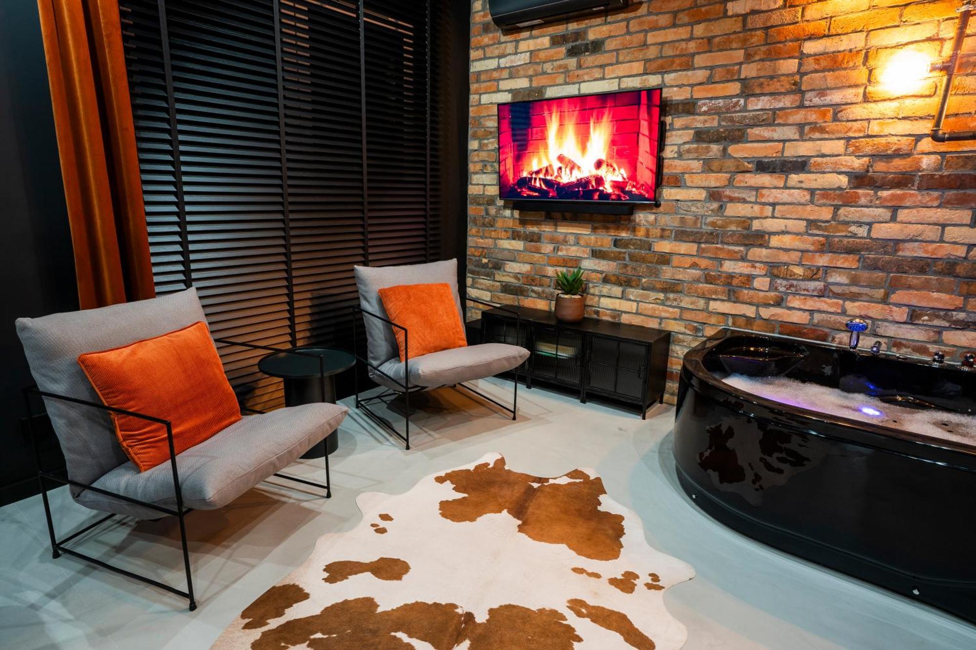 Aparthotel Zator Industrial 58 Jacuzzi Екстериор снимка