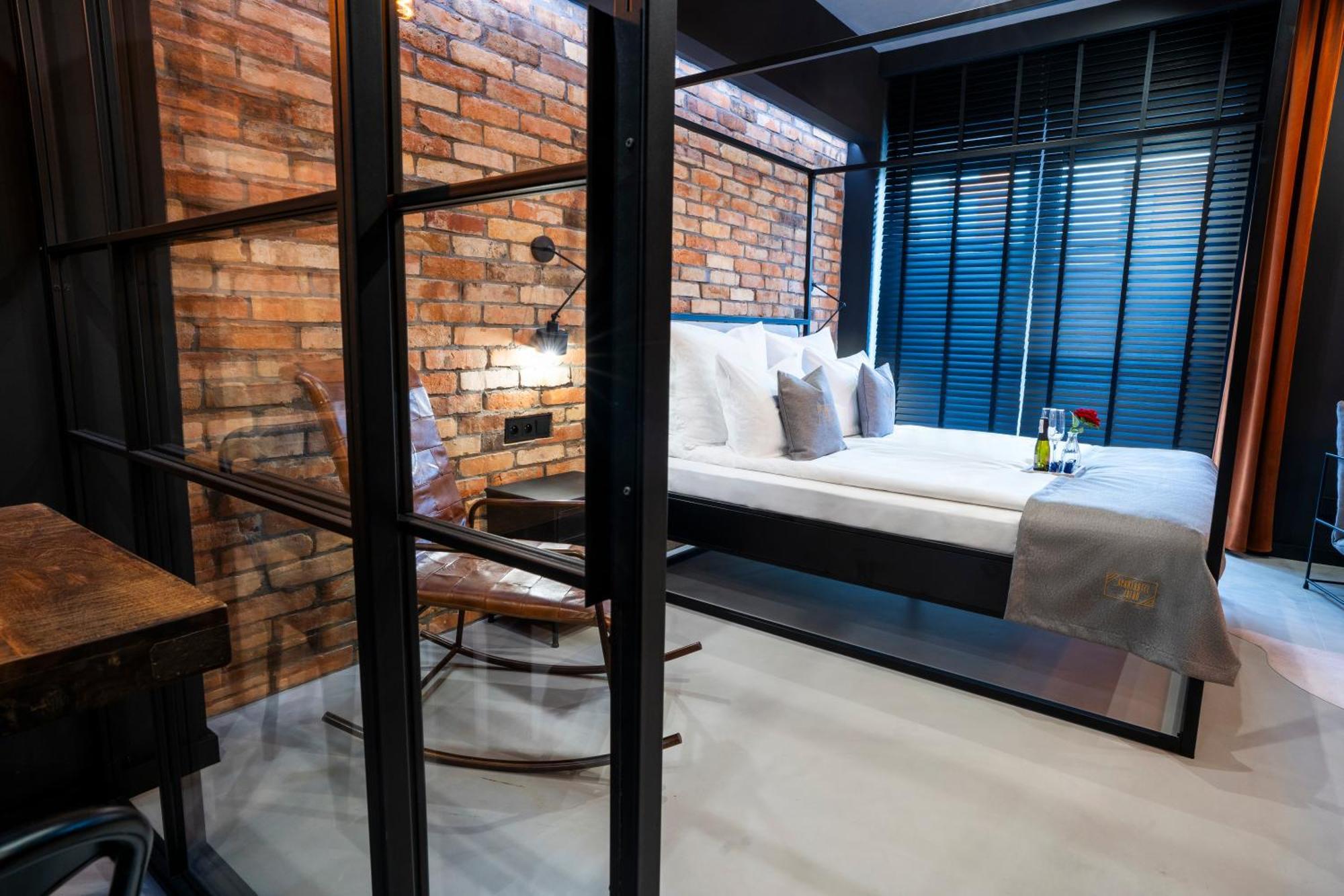 Aparthotel Zator Industrial 58 Jacuzzi Екстериор снимка
